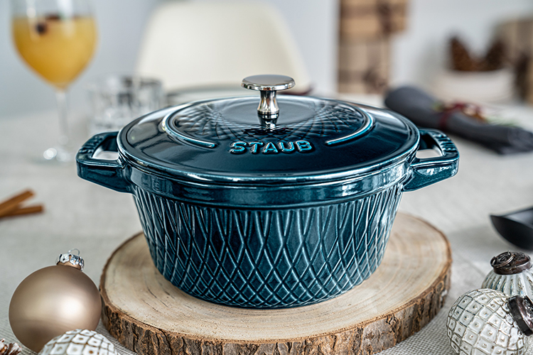 人気のフランス製鋳物ホーロー鍋「ストウブ」に、模様が美しい数量限定の新作登場！