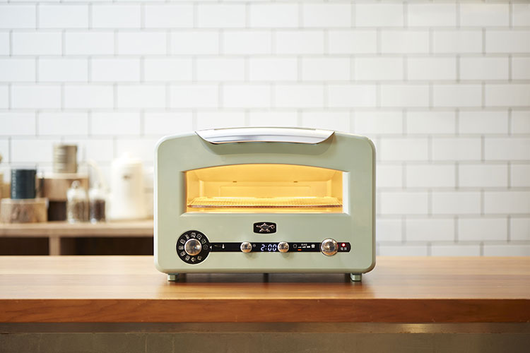 立ち上がりの速さで有名なアラジンのトースターがリニューアル！4人分の煮込み料理や炊飯までできちゃう。