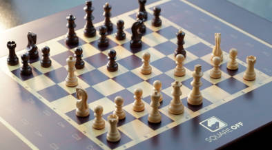 自動で駒が動く！クラシックな見た目でハイテク機能を備えた魔法のようなチェス盤「Square Off」